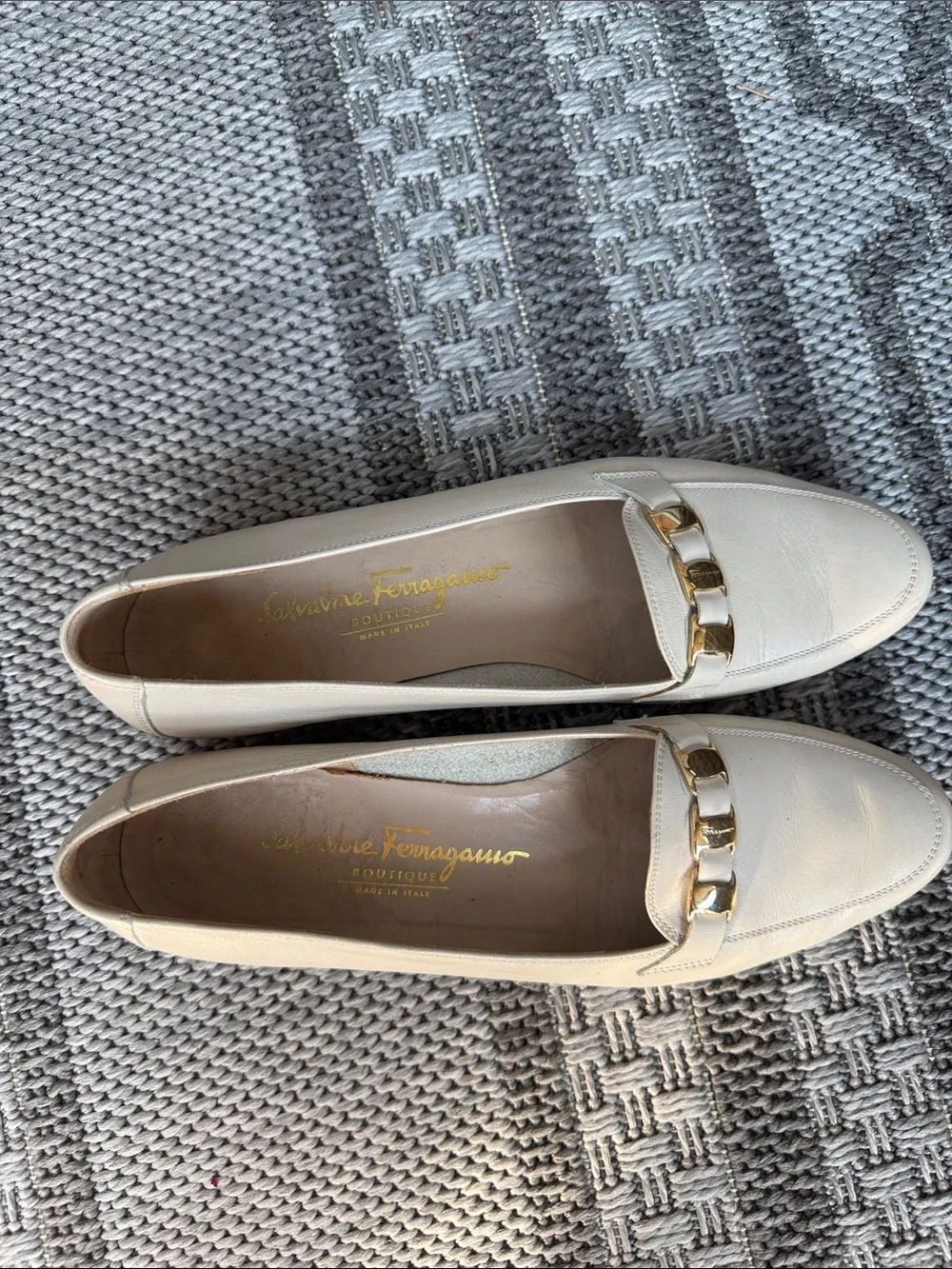 Salvatore Ferragamo Cream Leather Chain-Trim Loafers